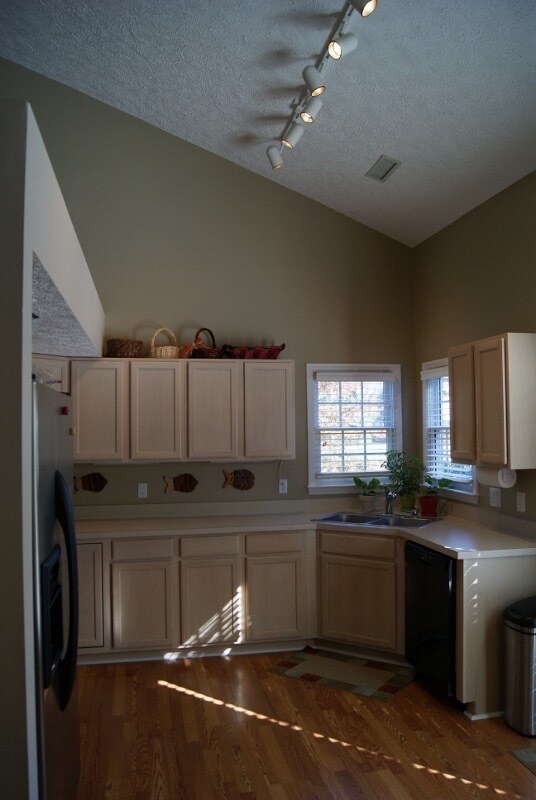 Foto del edificio - 5103 Bridgewood Dr