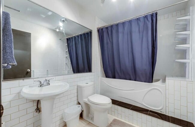 Building Photo - 1212 13 Av SW