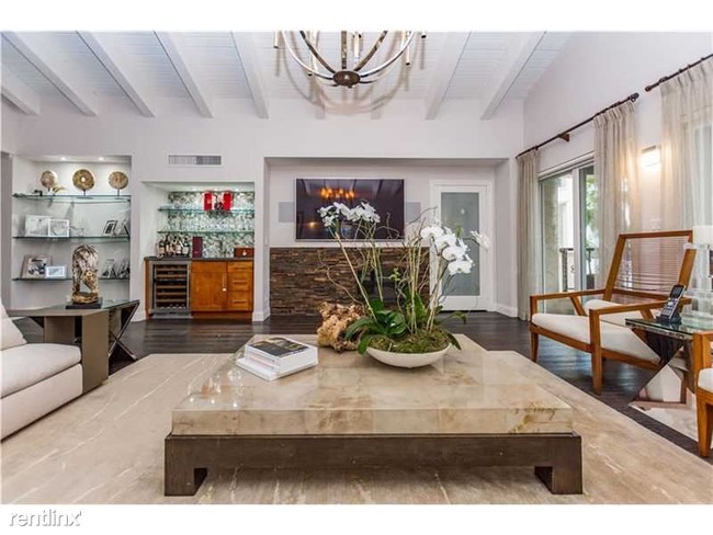 Building Photo - 2236 Fisher Island Dr