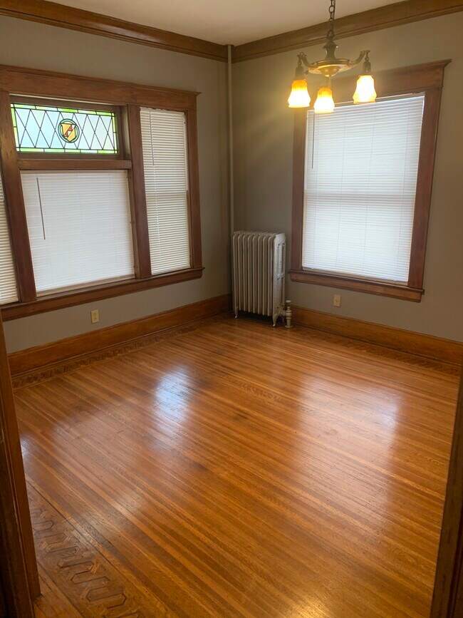 Building Photo - 110 W Elm St