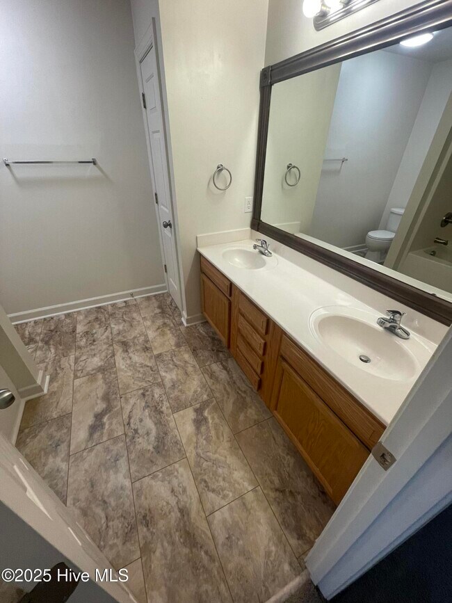 Foto del edificio - 602 Springwood Dr