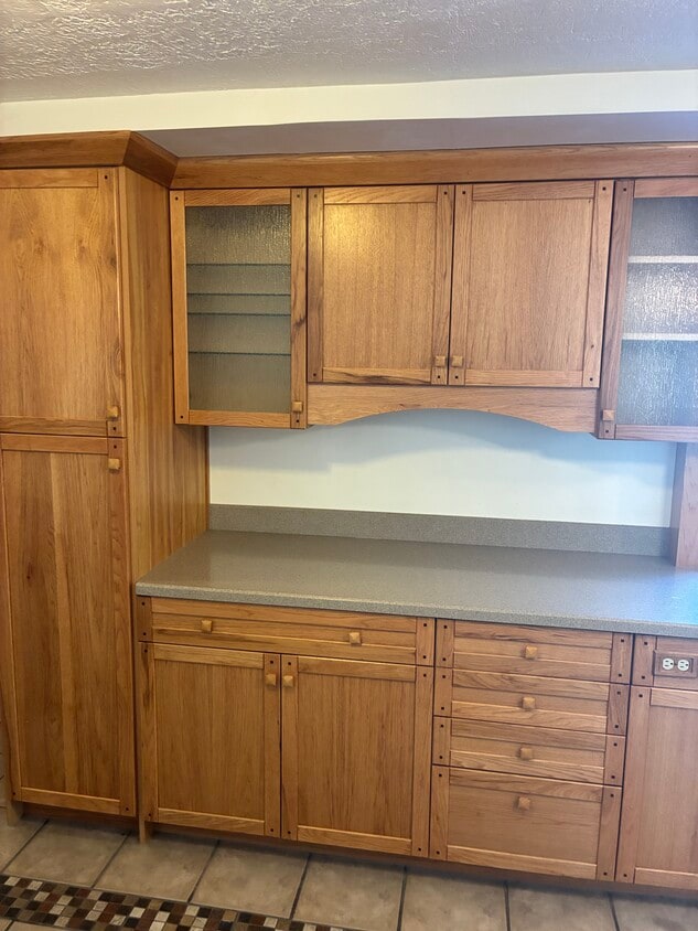 Hickory cabinets w/glass doors. - 4220 S Lynne Ln