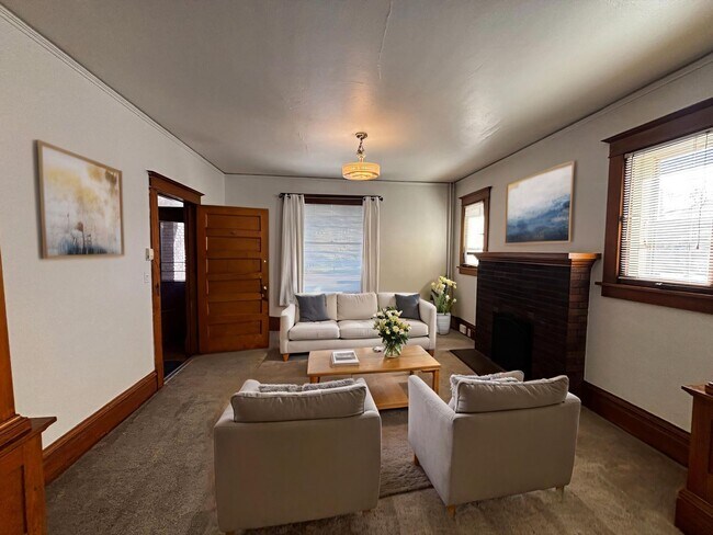 Building Photo - Spacious 1-Bedroom Apartment with Office Space Near Downtown Colorado Springs!