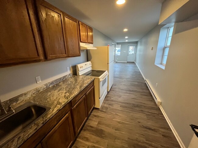 Building Photo - Main street Triplex