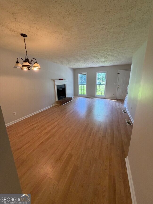 Foto del edificio - 1337 Sweet Pine Dr