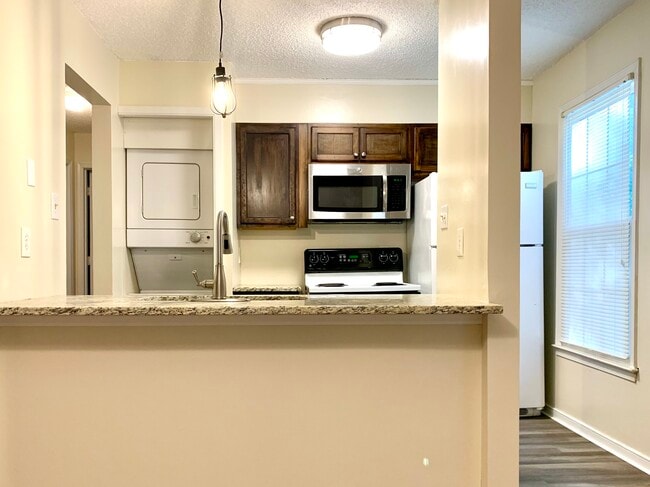 Building Photo - 1700 Choate Pl