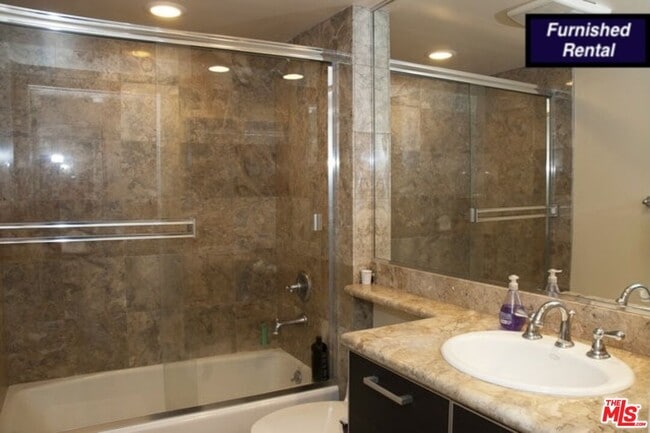 Building Photo - 1319 N Detroit St