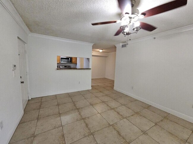 Foto del edificio - 12136 St.Andrews Place, #104