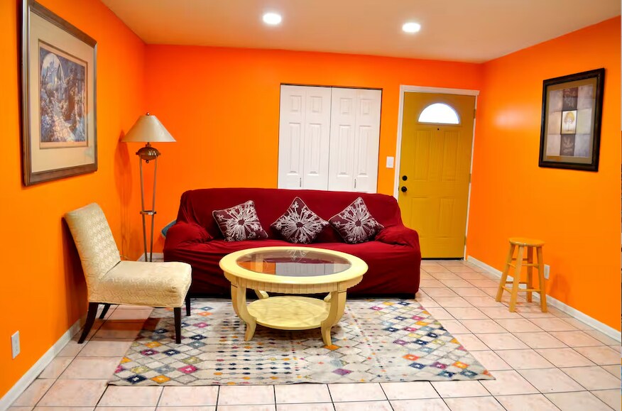 Foto principal - 8871 Belmont St