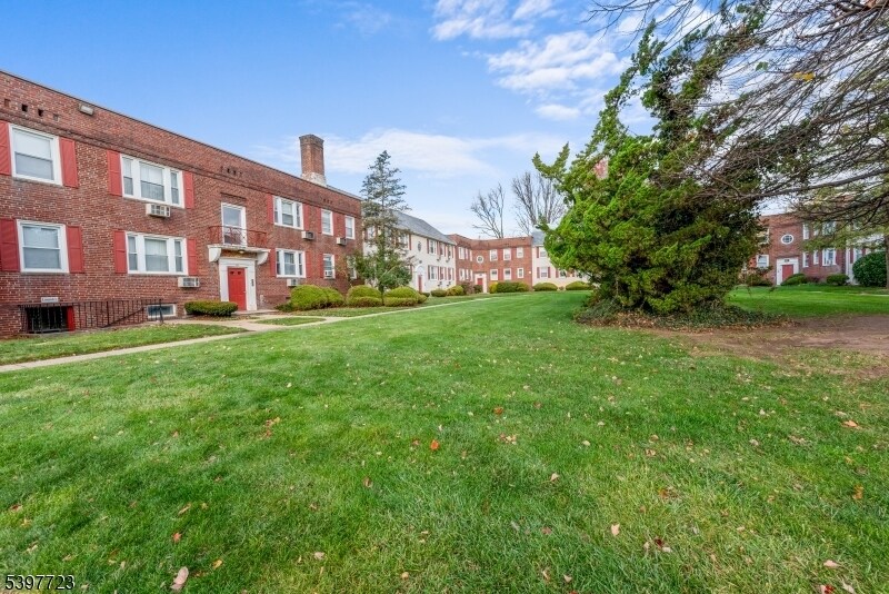 Foto principal - 953 E Front St