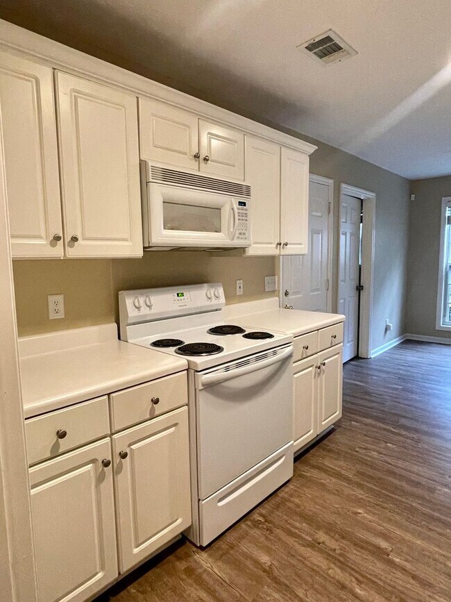 Foto del edificio - Grove Hill Neighborhood - Available in Nov...