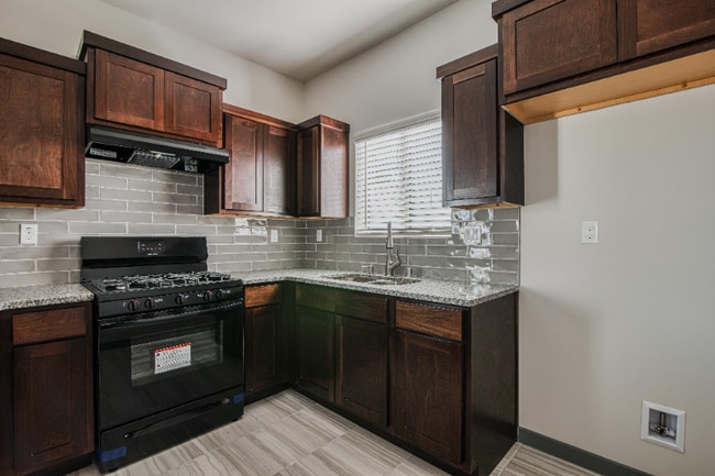 Building Photo - 8945 Robert Dr