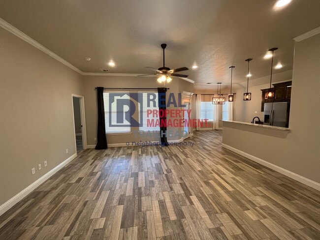 Building Photo - Stunning 3 Bed 2 Bath Home in Gated Lakesi...