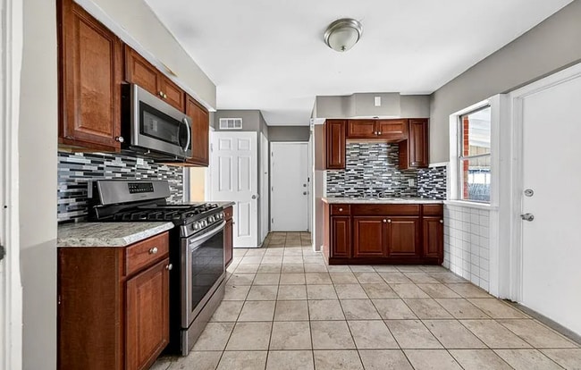 Building Photo - 7245 Saint Andrews Pl