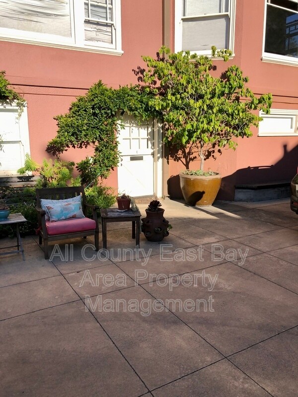 Foto del edificio - 2632 Hillegass Ave