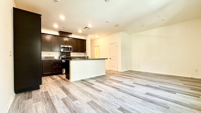 Foto del edificio - Beautifully 2019-Built 3 Beds 2.5 Baths 1,468 Sqft Home in Eastvale!