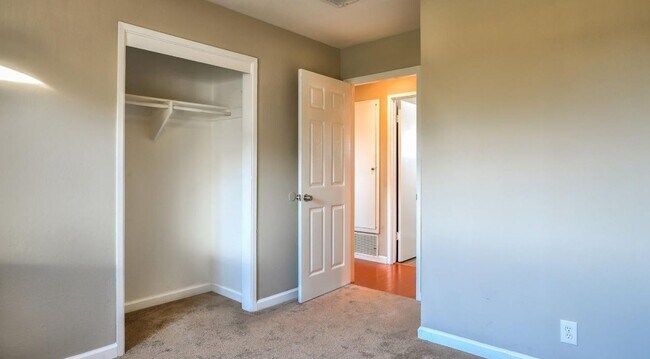 Foto del edificio - 1206 Elliott Dr