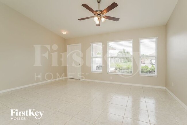 Foto del edificio - 2122 SE 8th Pl