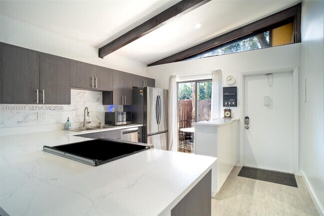 Building Photo - 135 Essex Rd