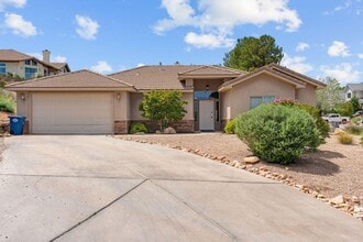 Building Photo - 2310 S Adonis Cir