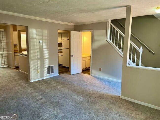 Building Photo - 719 Redland Dr