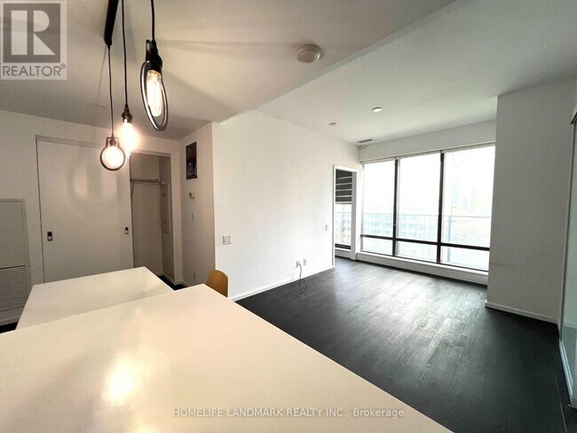 Photo du bâtiment - 5 St Joseph St