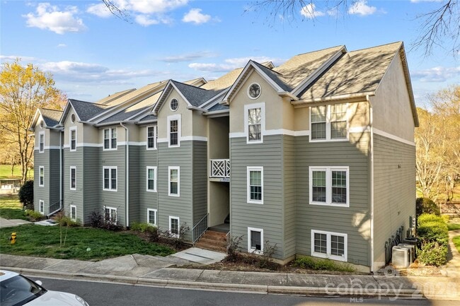 Foto del edificio - 19843 Henderson Rd