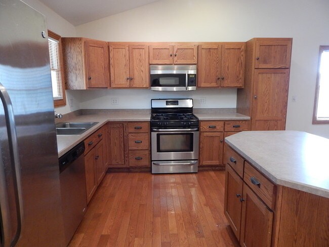 Building Photo - Beautiful 4 Bedroom Ranch with basement