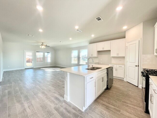 Building Photo - 504 Tartane Dr