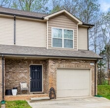 Building Photo - 135 Country Ln