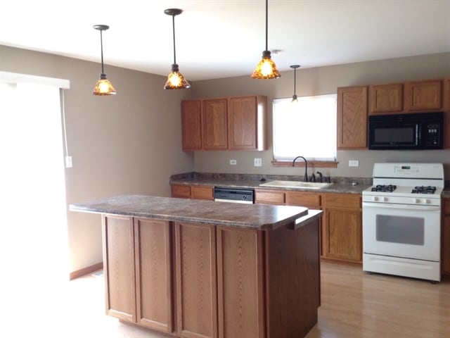 Foto del edificio - 2111 Gray Hawk Dr