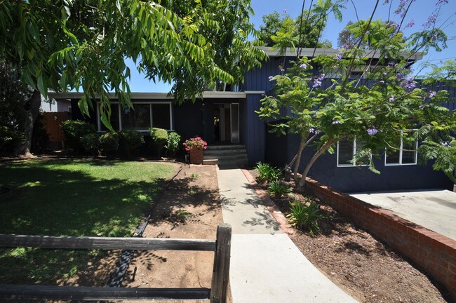 Building Photo - 6BD/3BA on Campanile! Great Backyard Space...