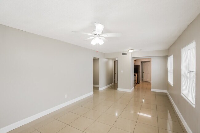 Foto del edificio - 9100 NW 3rd Ave