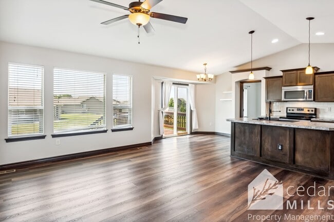 Building Photo - 5 Bedroom in Derby