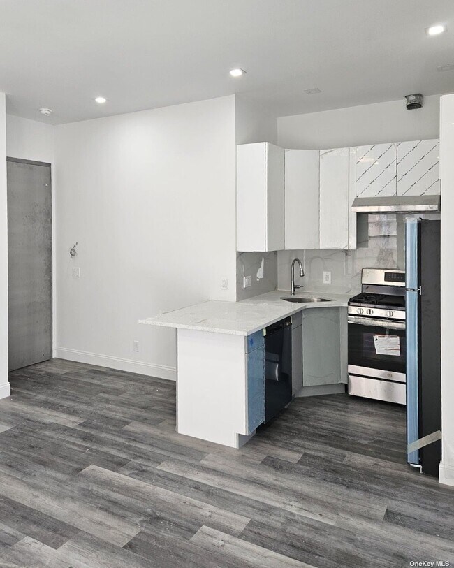 Foto del edificio - 21-24-24 21st Rd