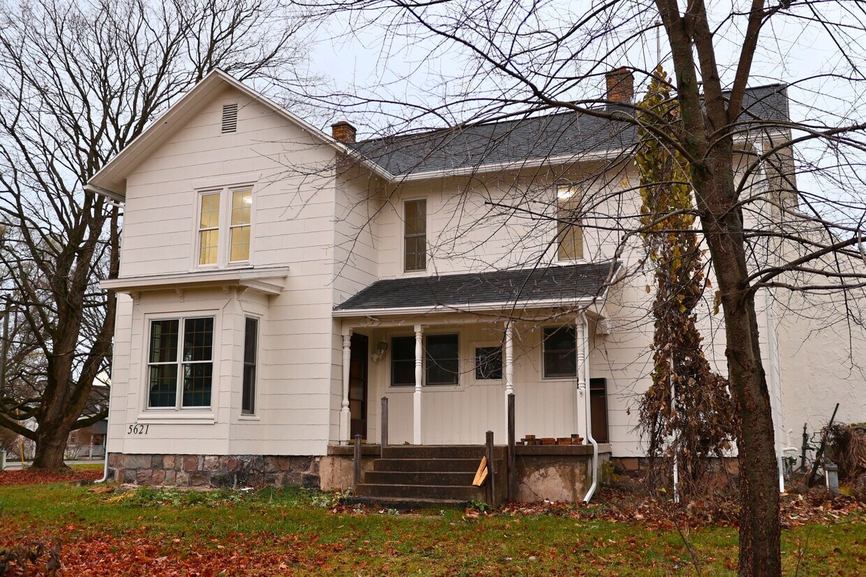 5621-4-mile-rd-ne-ada-mi-49301-alquileres-en-ada-mi-apartamentos