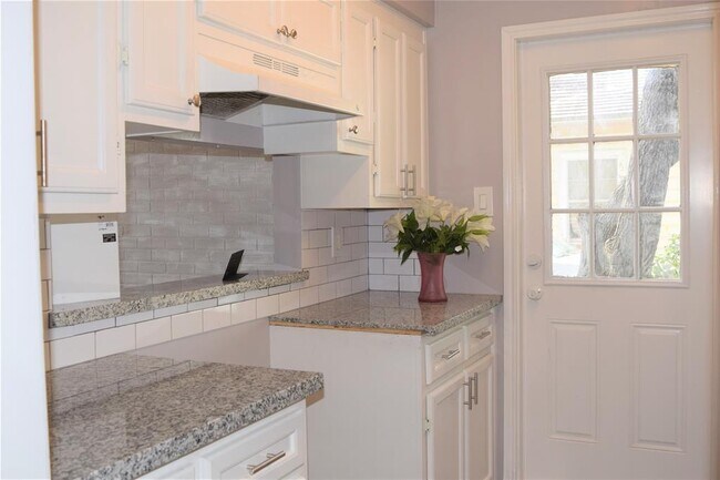Foto del edificio - 7033 Kinney St