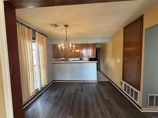 Building Photo - 743 Leicester Dr