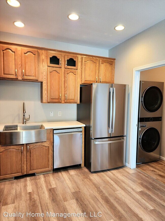 Building Photo - 4 br, 3 bath House - 2104 Thompson Dr