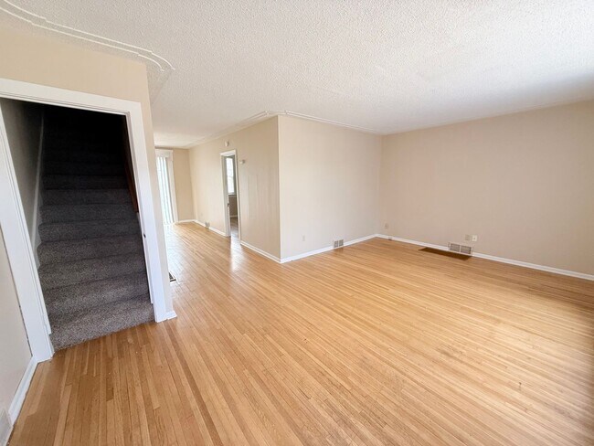 Foto del edificio - 5BR Home with Fenced Backyard, Firepit & Bonus Space