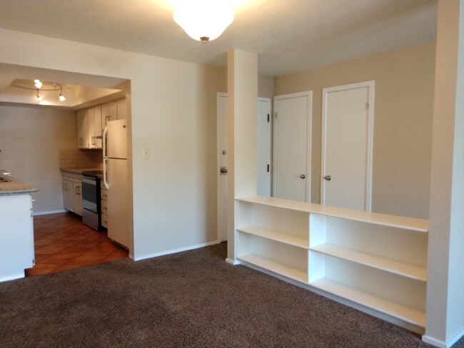 Building Photo - 207 S 600 E