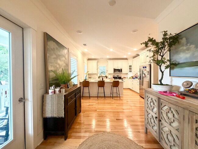 Foto del edificio - Church Street Three-Bedroom Apartment!