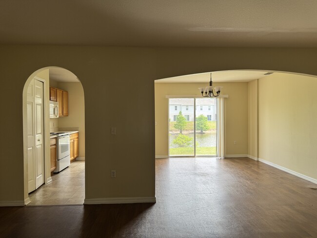 Foto del edificio - 9843 Ashburn Lake Dr