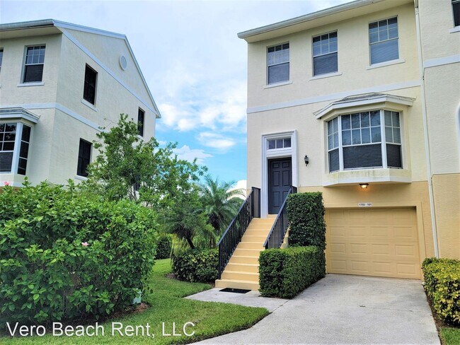 Building Photo - 3 br, 2.5 bath House - 1755 42nd Sq. #101