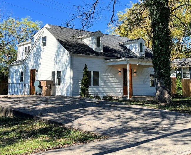 Building Photo - Modern Elegance in the Heart of Nashville ...