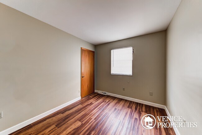 Foto del edificio - 2139 Summit St