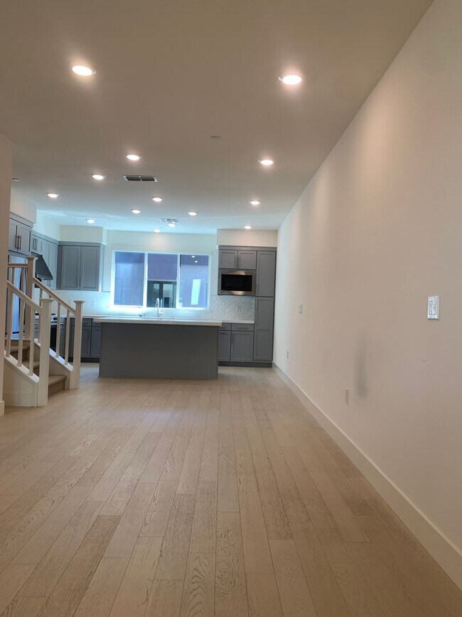 Foto del edificio - 3 Bedroom 3.5 Bathroom Townhome in the cov...
