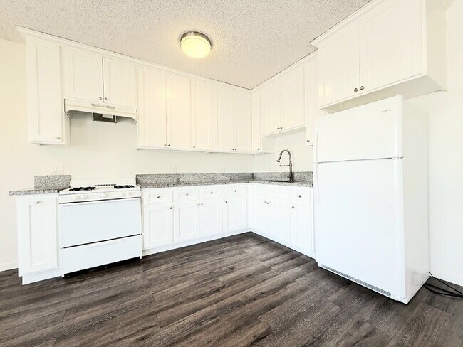 Foto del edificio - 2926 1/2 Dalton Ave