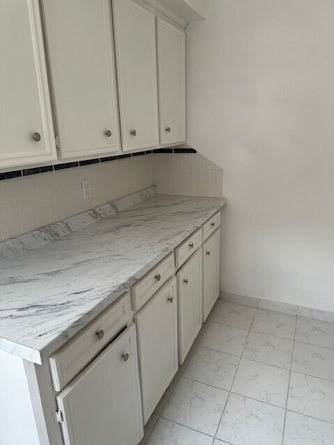 Foto del edificio - 8722 Maplecrest Dr
