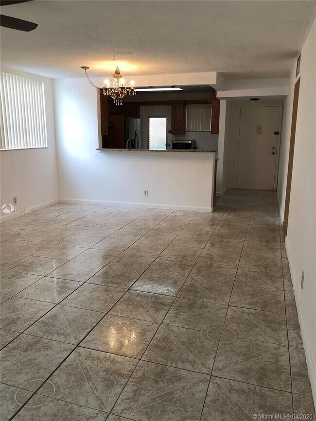 Foto del edificio - 404 NW 68th Ave